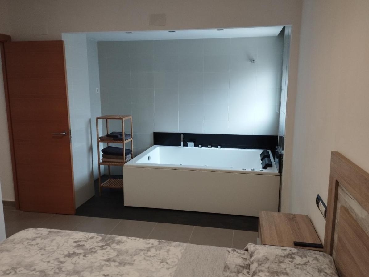 アンポスタAtico Con Hidromasaje, Terraza Y Piscina En Ebrehogarアパートメント エクステリア 写真